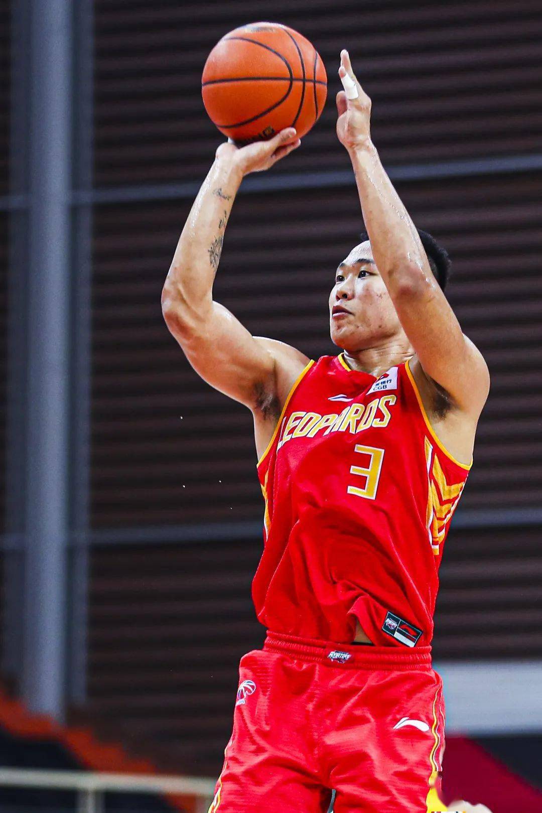 关于LGD横扫DRX，Knight三分雨点燃全场的信息