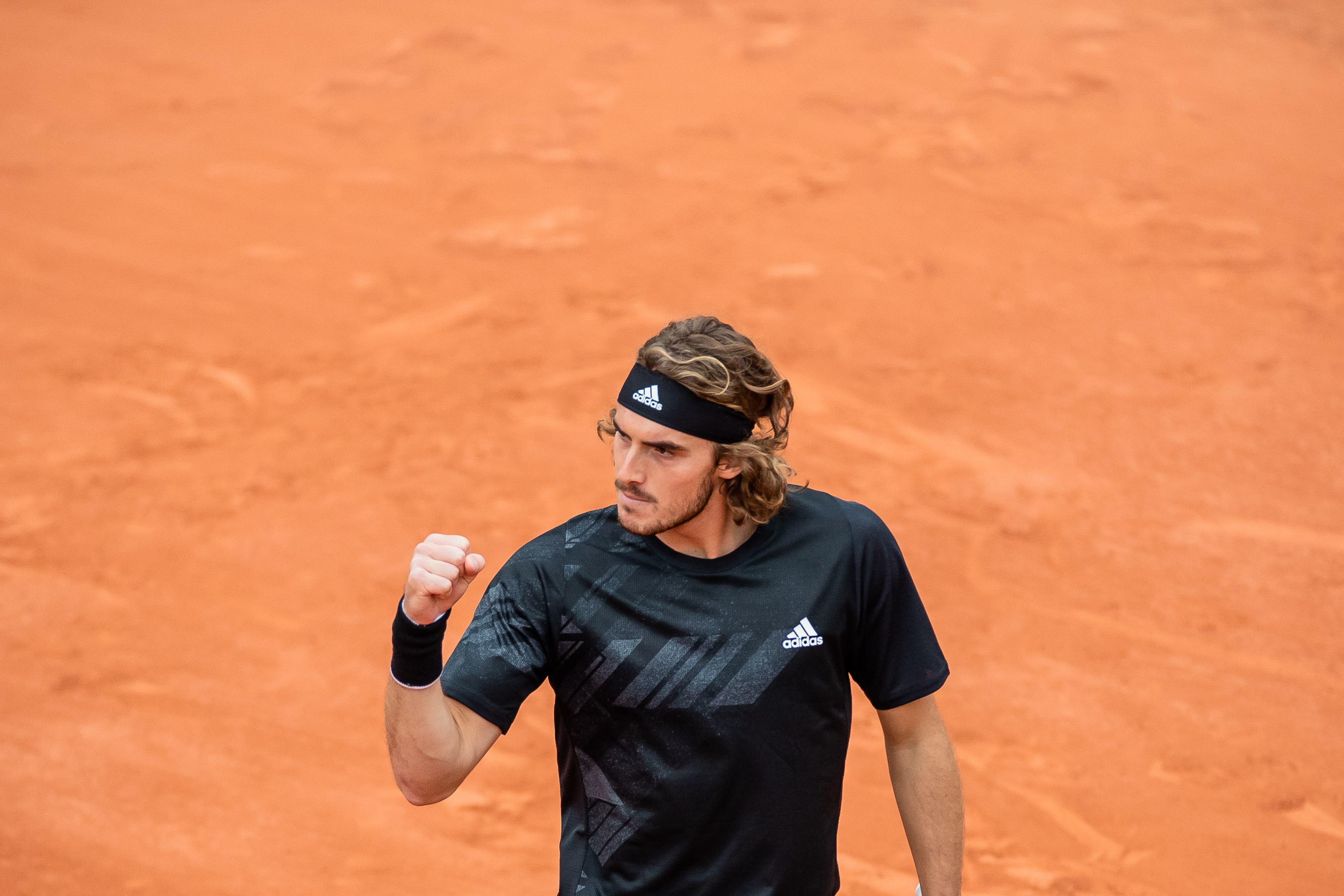 意大利网球队碾压法国网球队，西西帕斯爆发神勇