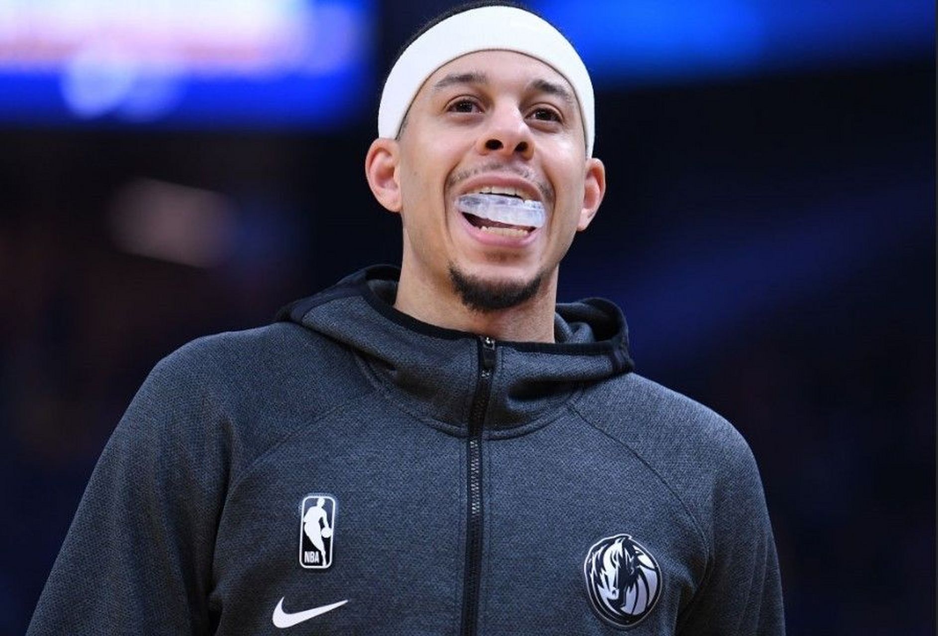 包含篮网B队血洗独行侠，乔治完成帽子戏法的词条