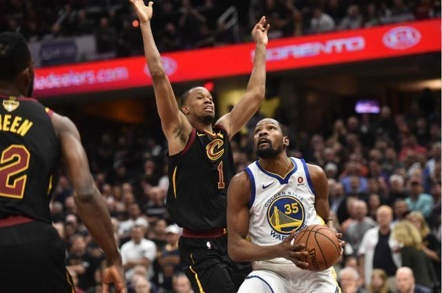 鹈鹕翻盘勇士，保罗高光表现