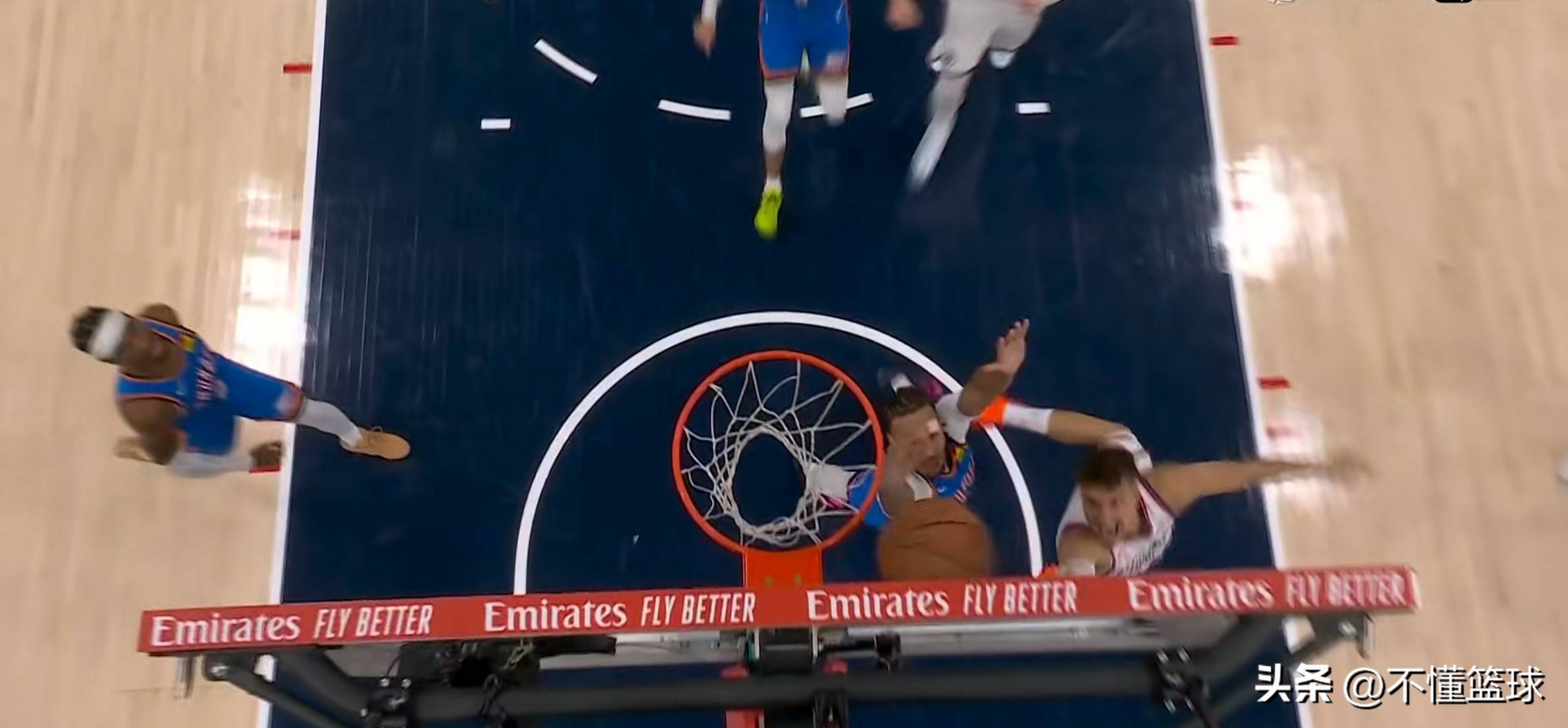 新疆队险胜上海队,哈登点燃赛场 新疆队险胜上海队,哈登点燃赛场