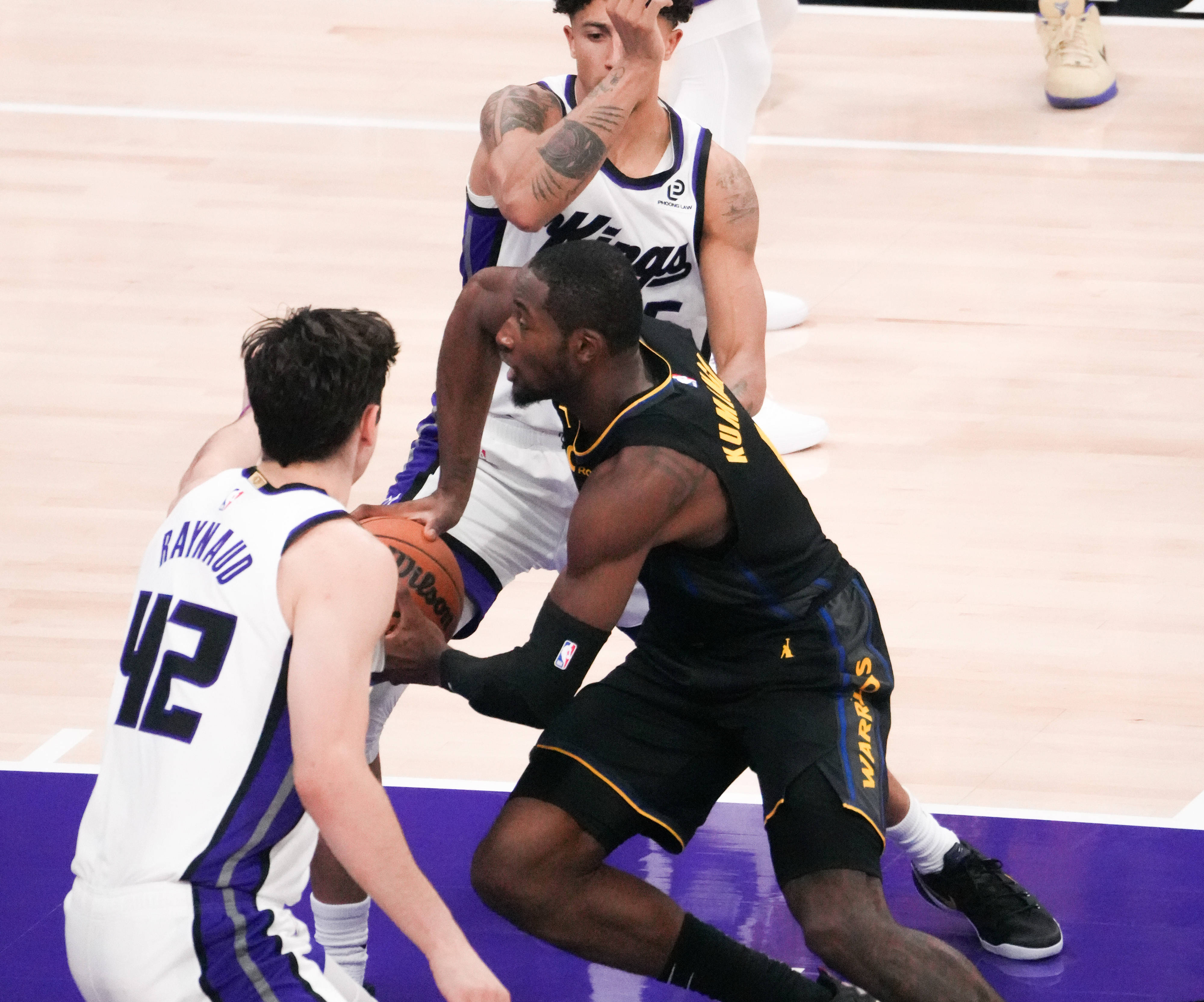 山西队轻取国王,詹姆斯关键制胜 山西队轻取国王,詹姆斯关键制胜