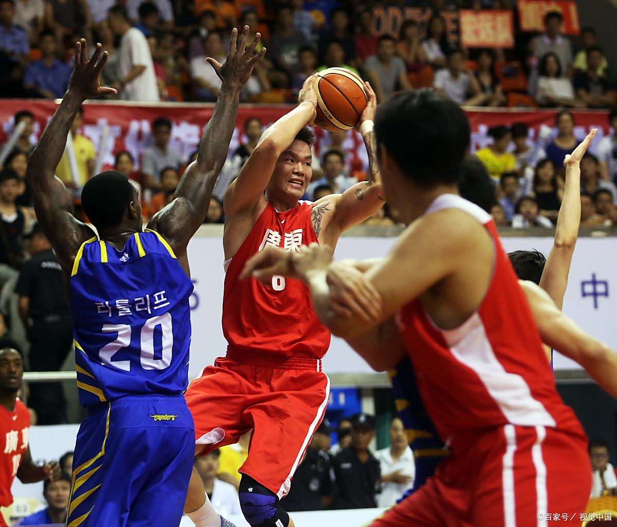 精彩比赛连连,球员们全力以赴拼搏进取的简单介绍 精彩比赛连连,球员们全力以赴拼搏进取的简单介绍