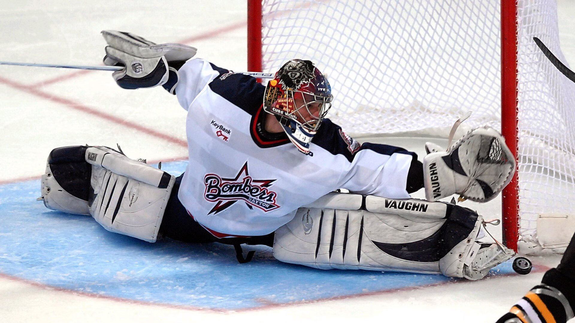 红牛二队横扫索伯，塞恩斯单骑破局，统治赛道的战术革命